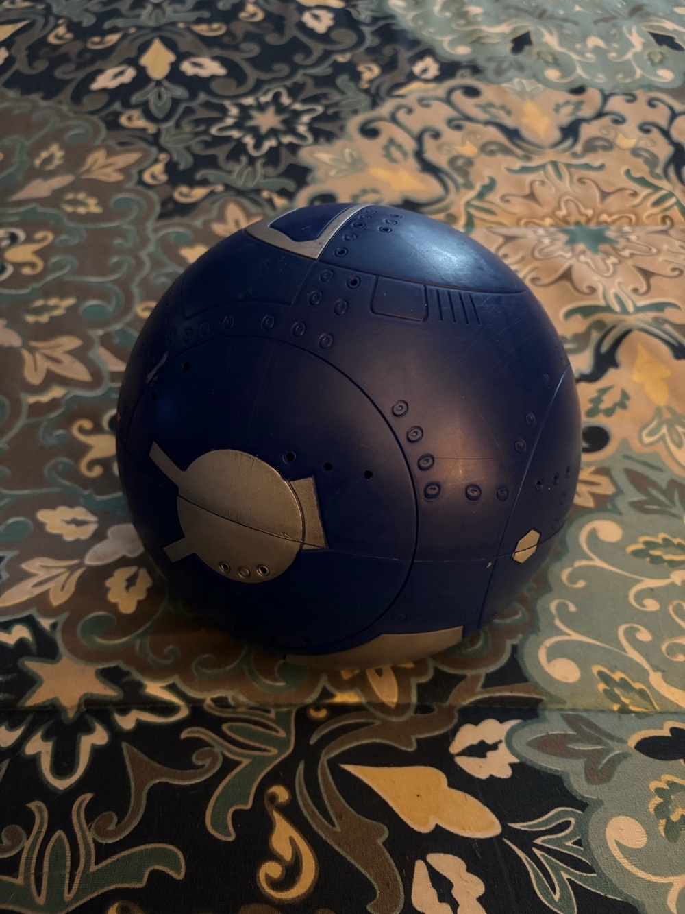 Blue & silver astromech droid body Star Wars Galaxy’s  Edge Droid Depot
